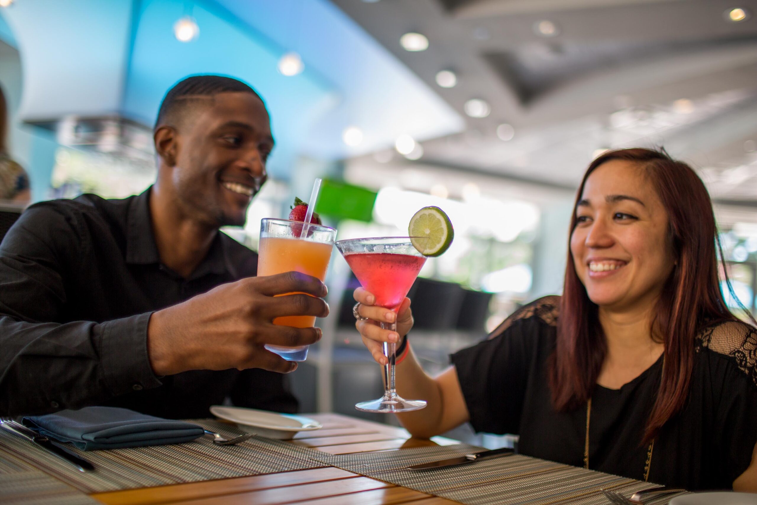A couple enjoys cocktails at Harry's Poolside at Rosen Centre